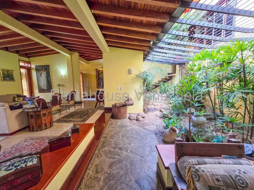 Casa (Multipes Niveles) en Venta en Prados del Este, Distrito Metropolitano - 13