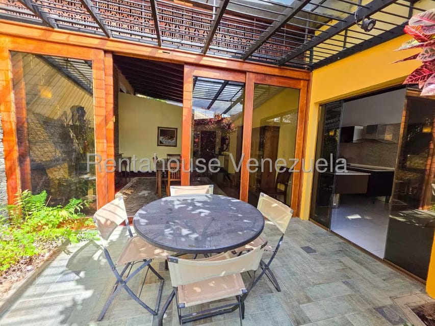 Casa (Multipes Niveles) en Venta en Prados del Este, Distrito Metropolitano - 16