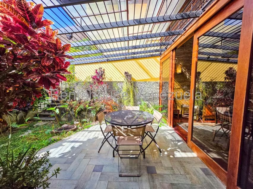 Casa (Multipes Niveles) en Venta en Prados del Este, Distrito Metropolitano - 17