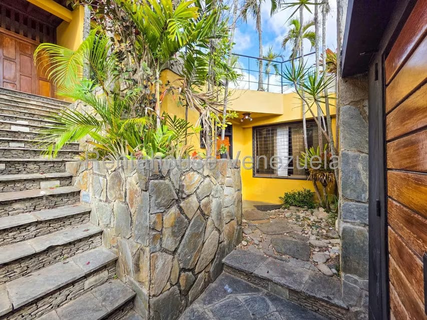 Casa (Multipes Niveles) en Venta en Prados del Este, Distrito Metropolitano - 3