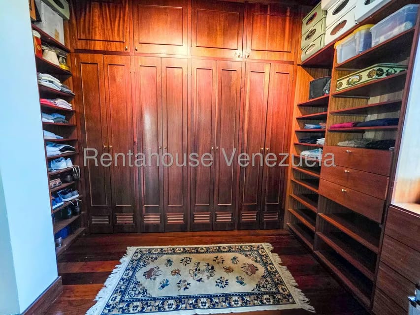 Casa (Multipes Niveles) en Venta en Prados del Este, Distrito Metropolitano - 32