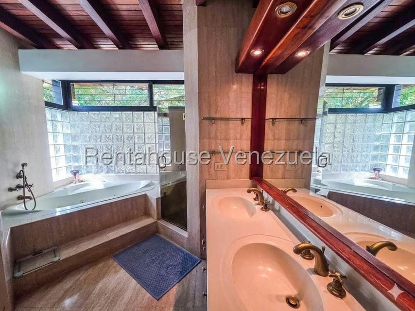 Casa (Multipes Niveles) en Venta en Prados del Este, Distrito Metropolitano - 33