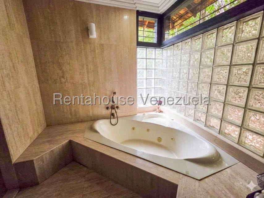 Casa (Multipes Niveles) en Venta en Prados del Este, Distrito Metropolitano - 34