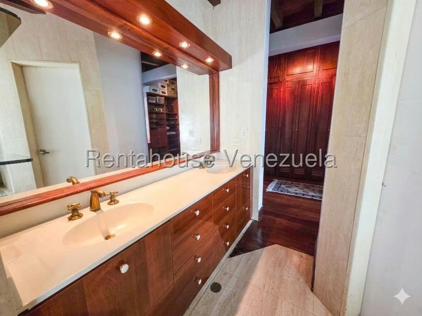 Casa (Multipes Niveles) en Venta en Prados del Este, Distrito Metropolitano - 35