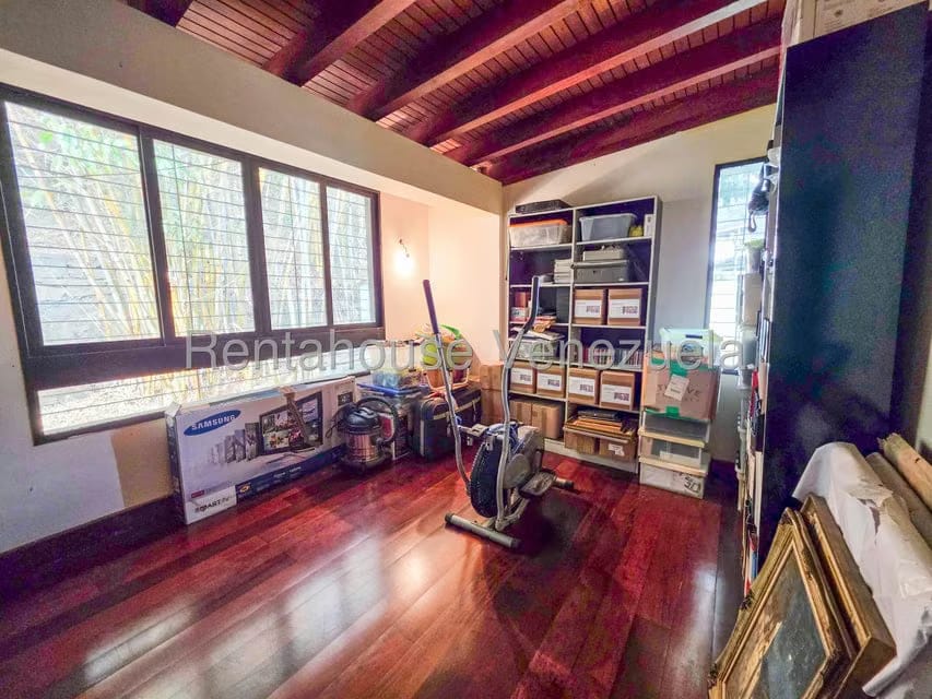 Casa (Multipes Niveles) en Venta en Prados del Este, Distrito Metropolitano - 38