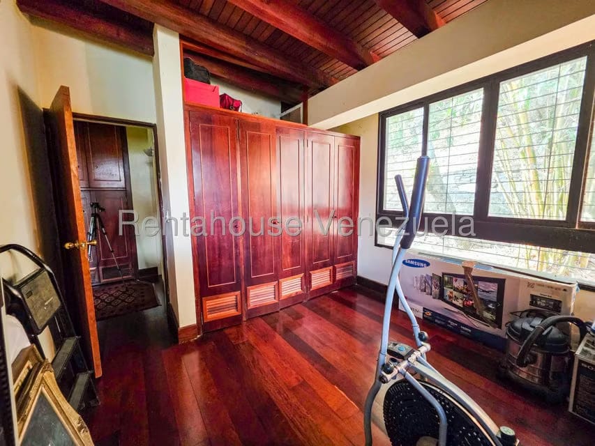 Casa (Multipes Niveles) en Venta en Prados del Este, Distrito Metropolitano - 39