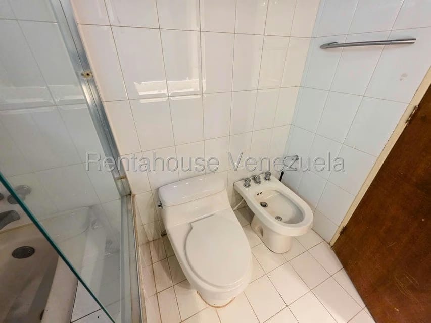 Casa (Multipes Niveles) en Venta en Prados del Este, Distrito Metropolitano - 41