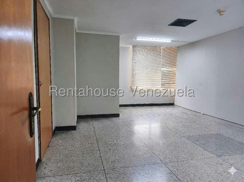 Comercial (Oficina) en Alquiler en Avenida Universidad, Zulia - 4