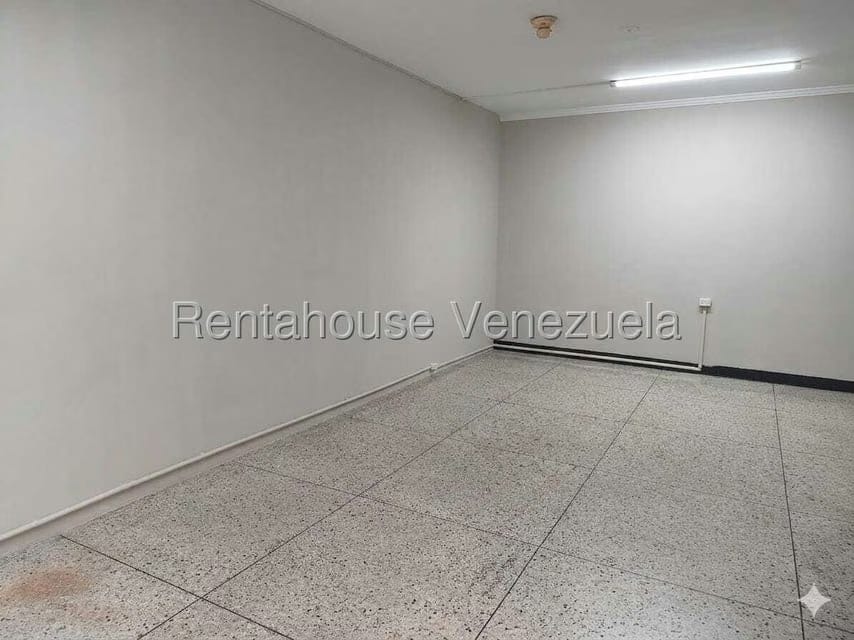 Comercial (Oficina) en Alquiler en Avenida Universidad, Zulia - 5