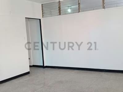 En venta oficina en el Centro Comercial Galerias Miranda de Chacao - 4