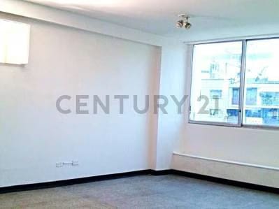 En venta oficina en el Centro Comercial Galerias Miranda de Chacao - 5