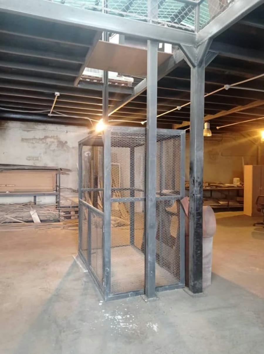 Galpon en Venta en Lechería - 8