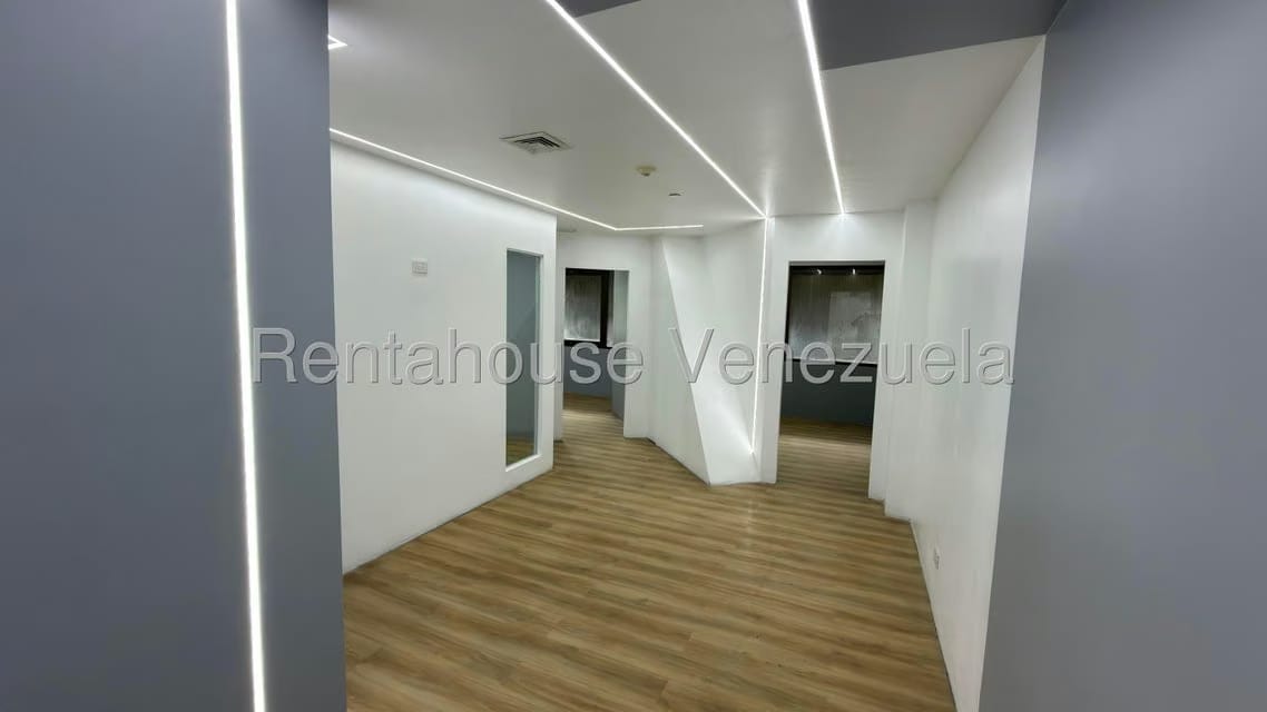 Comercial (Local Comercial) en Alquiler en Chuao, Distrito Metropolitano - 2