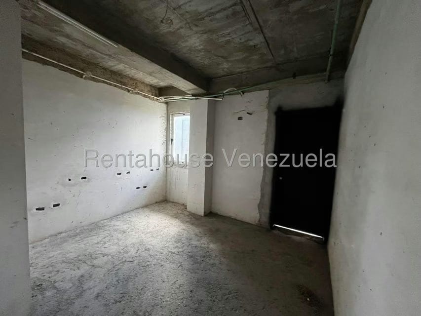 Casa (Multipes Niveles) en Venta en Oripoto, Distrito Metropolitano - 26