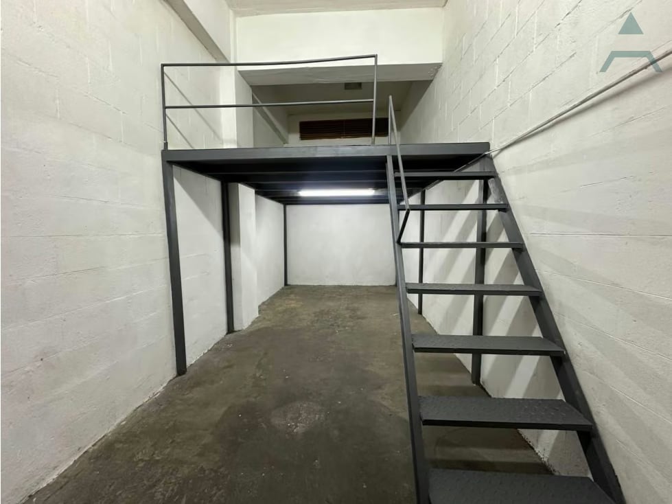 Se alquila mini deposito 28m² Los Cortijos - 12