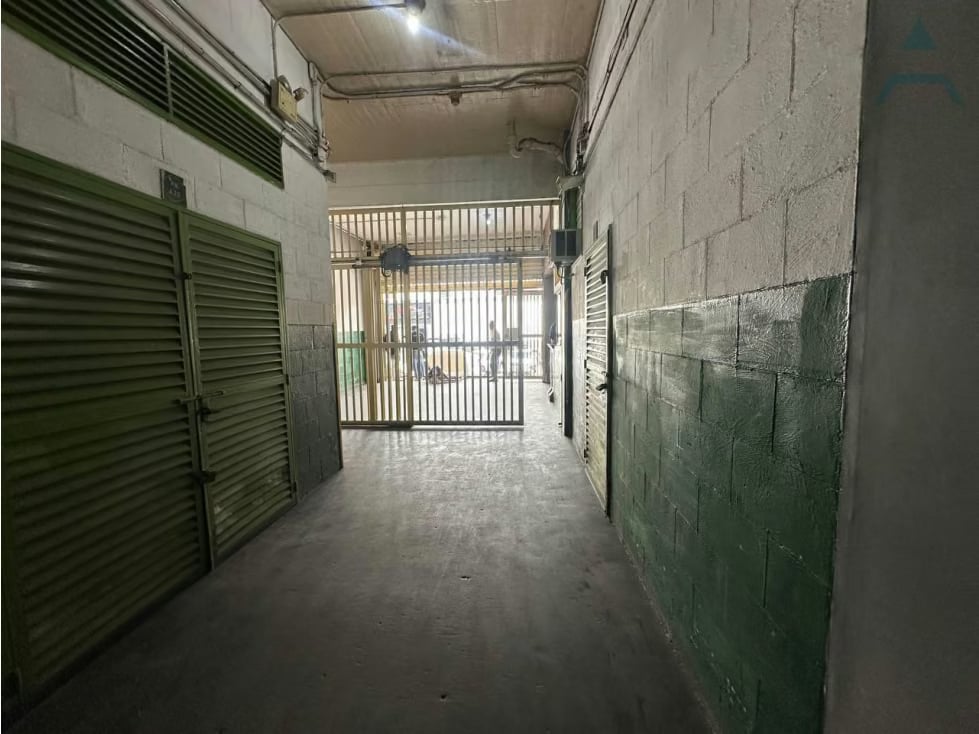 Se alquila mini deposito 28m² Los Cortijos - 13