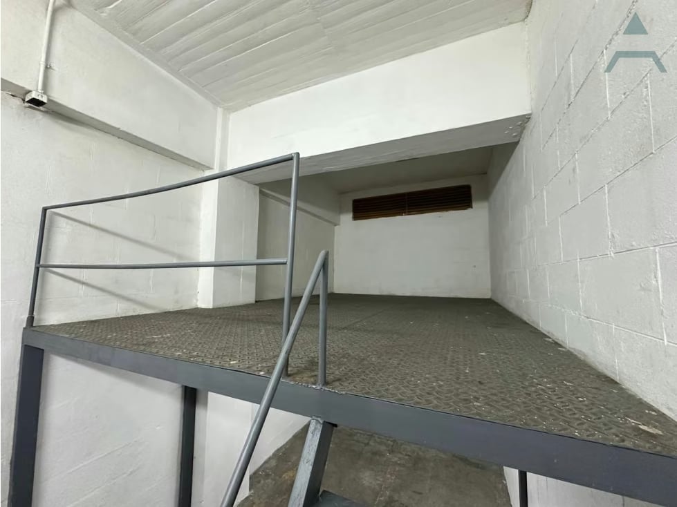 Se alquila mini deposito 28m² Los Cortijos - 10
