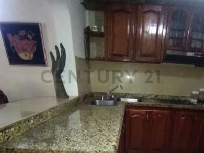 Se Vende casa en Urbanismo Privado