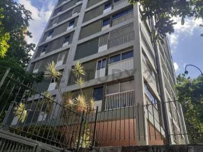 En Alquiler espacioso Apto original, habitable en la Urbanización El Cafetal - 2