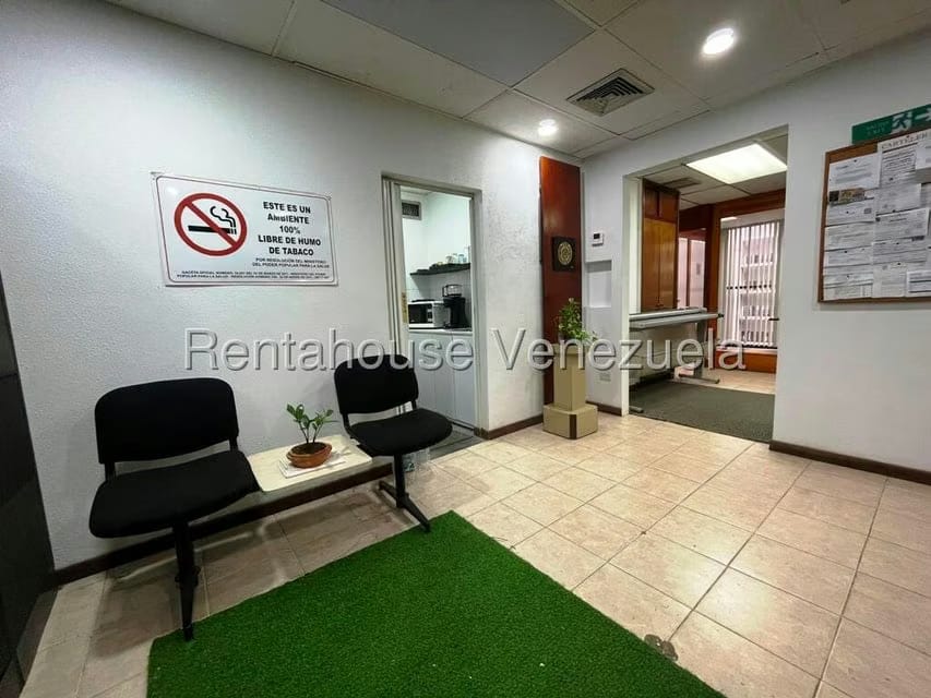 Comercial (Local Comercial) en Venta en Los Samanes, Distrito Metropolitano - 2