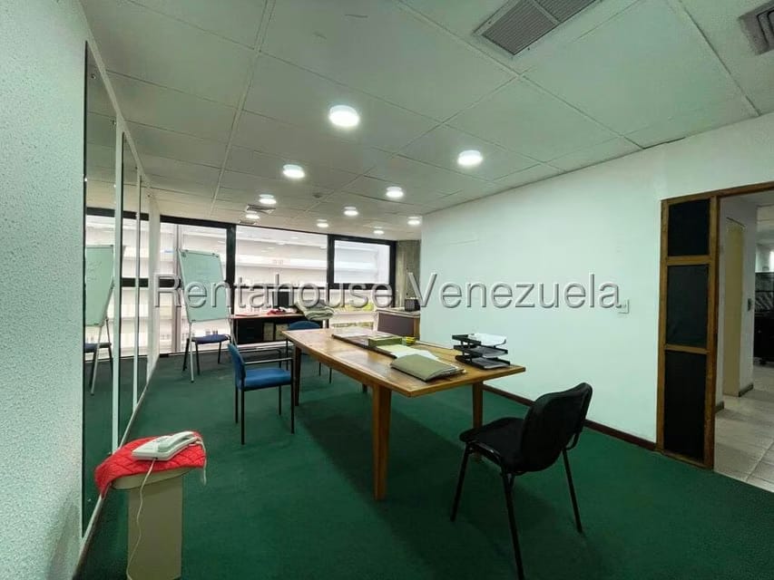 Comercial (Local Comercial) en Venta en Los Samanes, Distrito Metropolitano - 32