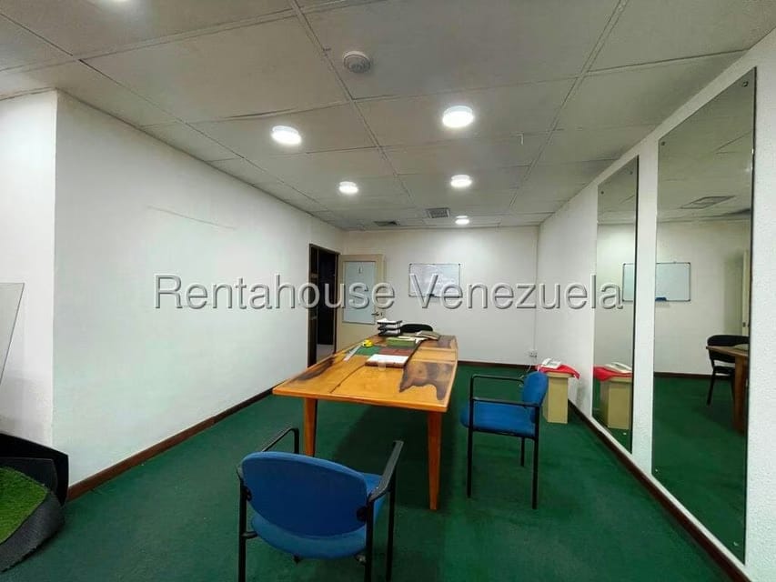 Comercial (Local Comercial) en Venta en Los Samanes, Distrito Metropolitano - 33