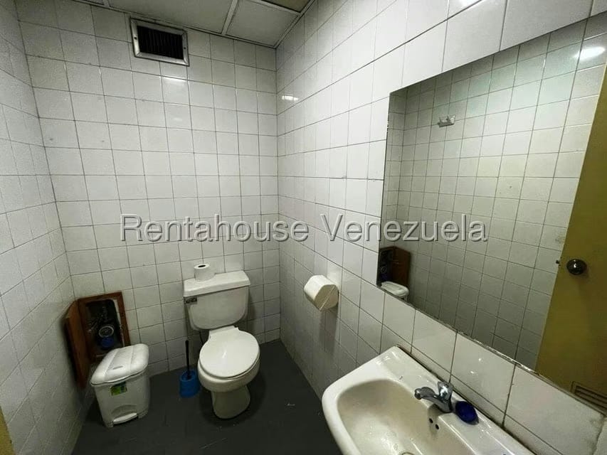 Comercial (Local Comercial) en Venta en Los Samanes, Distrito Metropolitano - 48