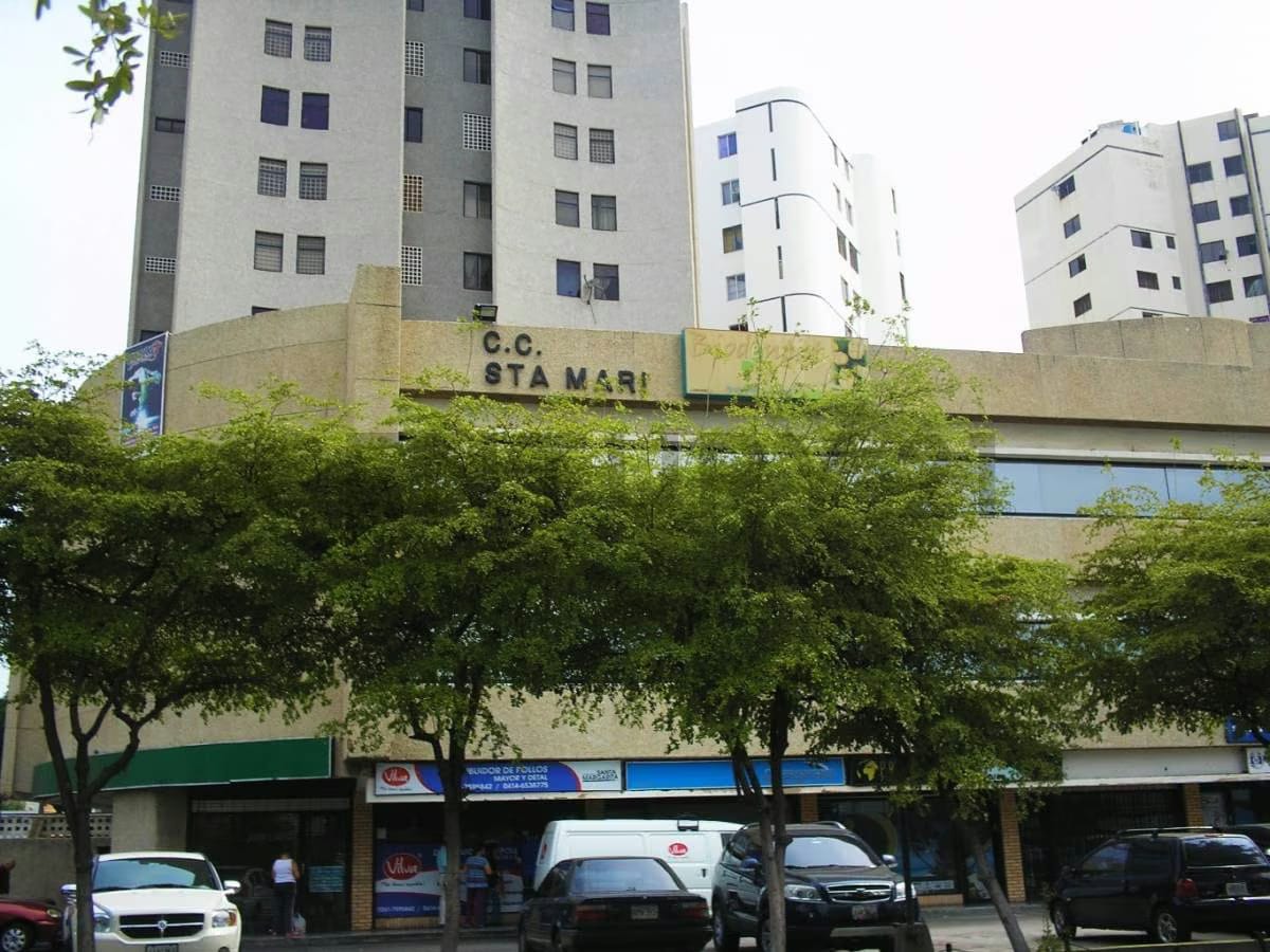 Amplia oficina amoblada en el Sector Paraíso CC Santa Maria