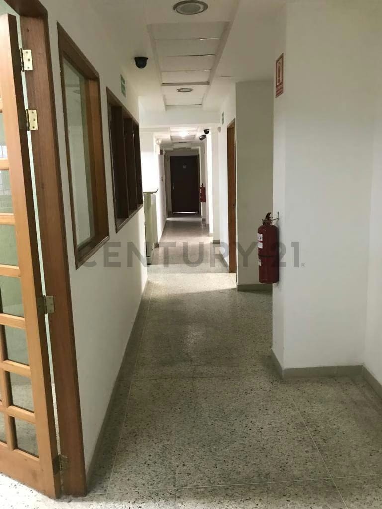 Amplia oficina amoblada en el Sector Paraíso CC Santa Maria - 4