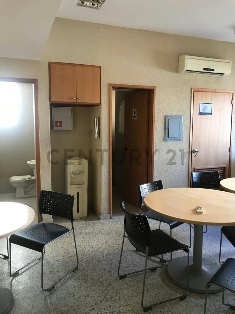 Amplia oficina amoblada en el Sector Paraíso CC Santa Maria - 10