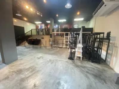 Local con excelente ubicacion estrategica C.C. Camoruco - 2