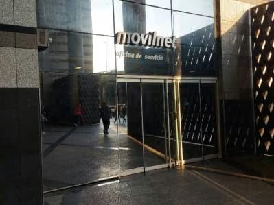 excelente oficina con excelentes acabados posee 4 espacios gerenciales,baños.