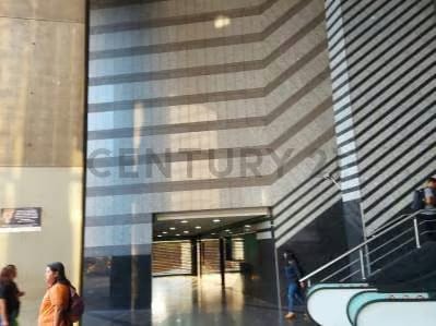 excelente oficina con excelentes acabados posee 4 espacios gerenciales,baños. - 3