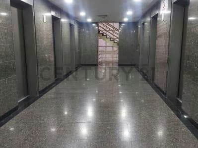 excelente oficina con excelentes acabados posee 4 espacios gerenciales,baños. - 5