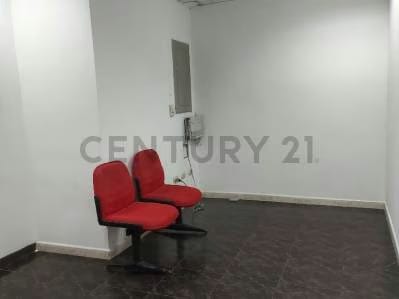 excelente oficina con excelentes acabados posee 4 espacios gerenciales,baños. - 6