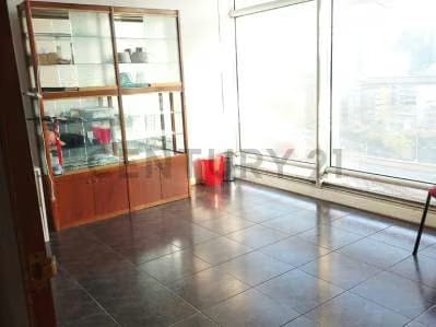 excelente oficina con excelentes acabados posee 4 espacios gerenciales,baños. - 9