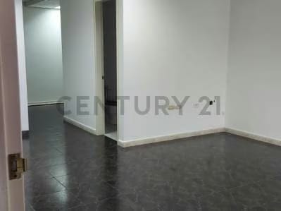 excelente oficina con excelentes acabados posee 4 espacios gerenciales,baños. - 10