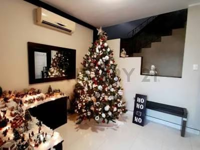 Bella y Espaciosa Casa en Venta - 3