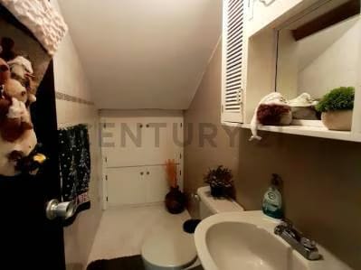 Bella y Espaciosa Casa en Venta - 6