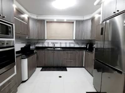 Bella y Espaciosa Casa en Venta - 10