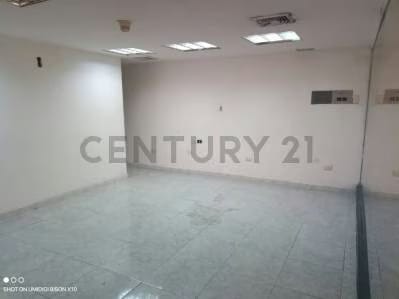 EN VENTA LOCAL COMERCIAL GUARENAS PLAZA MAYOR - 2