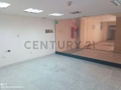 EN VENTA LOCAL COMERCIAL GUARENAS PLAZA MAYOR - 3