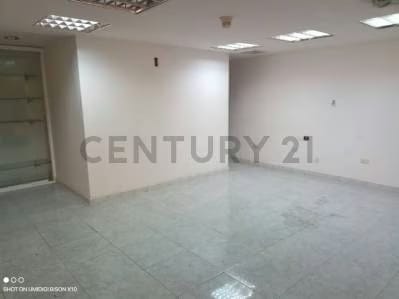 EN VENTA LOCAL COMERCIAL GUARENAS PLAZA MAYOR - 4