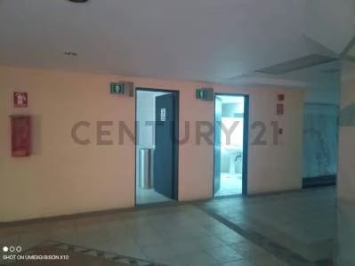 EN VENTA LOCAL COMERCIAL GUARENAS PLAZA MAYOR - 7