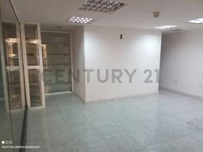 EN VENTA LOCAL COMERCIAL GUARENAS PLAZA MAYOR - 8