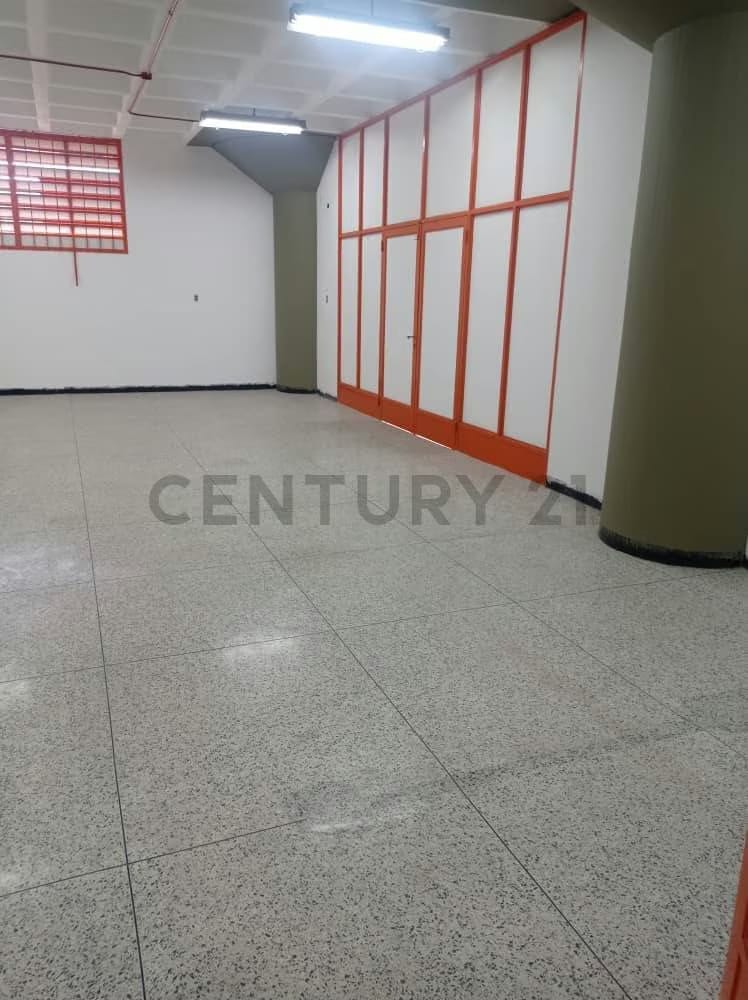 EXCELENTE LOCAL EN ALQUILER - 11