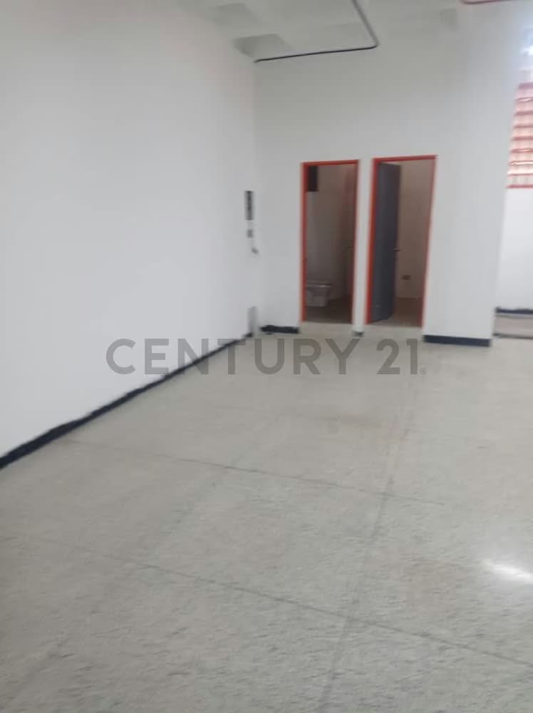 EXCELENTE LOCAL EN ALQUILER - 12