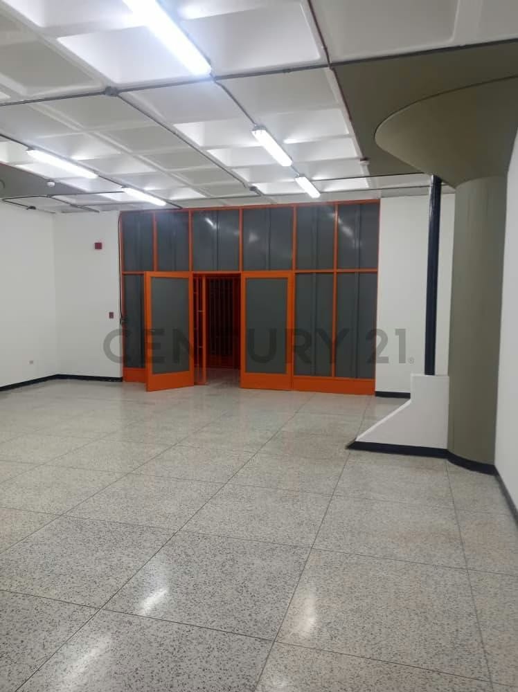 EXCELENTE LOCAL EN ALQUILER - 16