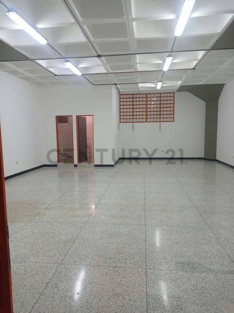 EXCELENTE LOCAL EN ALQUILER - 17