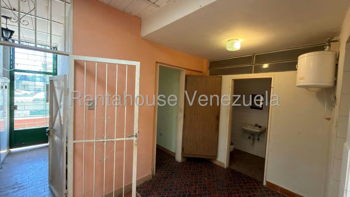 Casa (1 Nivel) en Venta en Los Dos Caminos, Distrito Metropolitano - 3